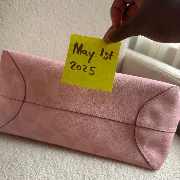 City Tote Bag In Signature Canvas - Picture 7 of 9